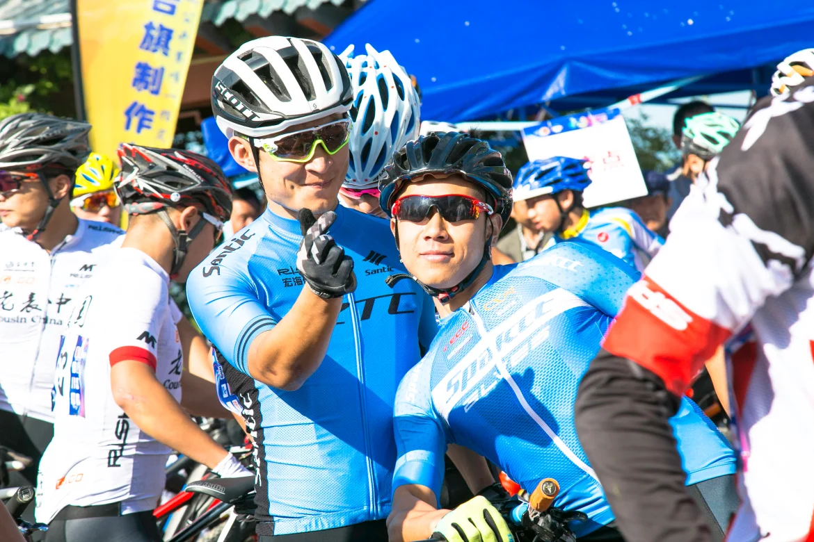 2019 china mountain bike open image-7 Custom WZRODS teardrop flags behind riders at cycling event