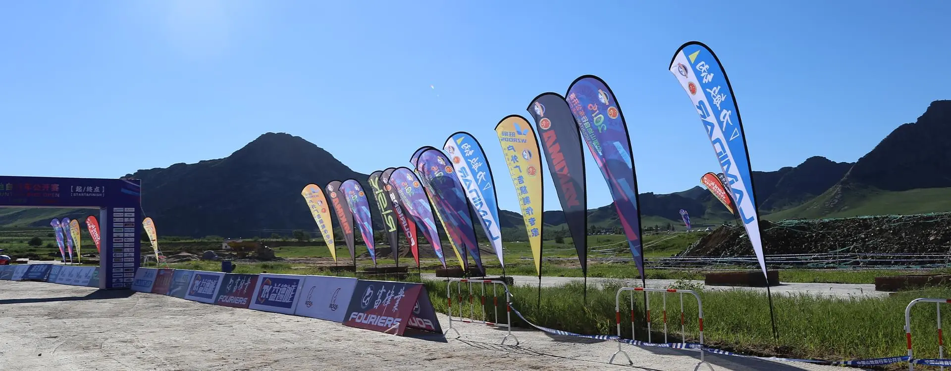 MTB Race Teardrop Flags Mountai